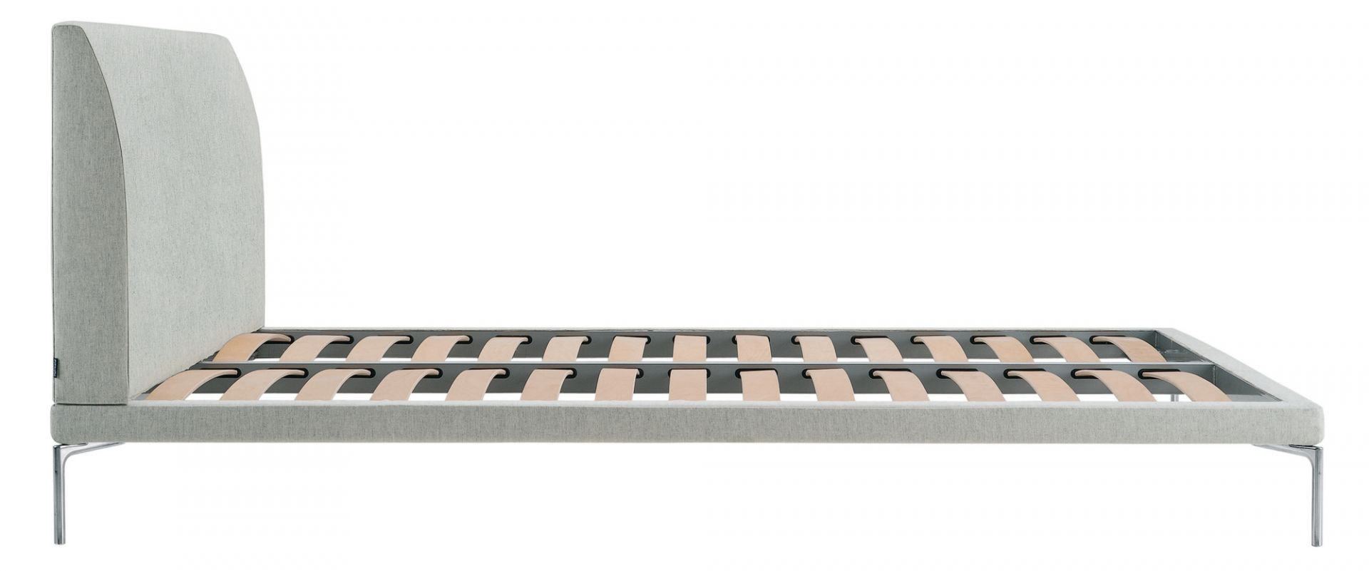 Modernes Talamo Bett von Zanotta mit elegantem Kopfteil und stabiler Lattenrostkonstruktion.