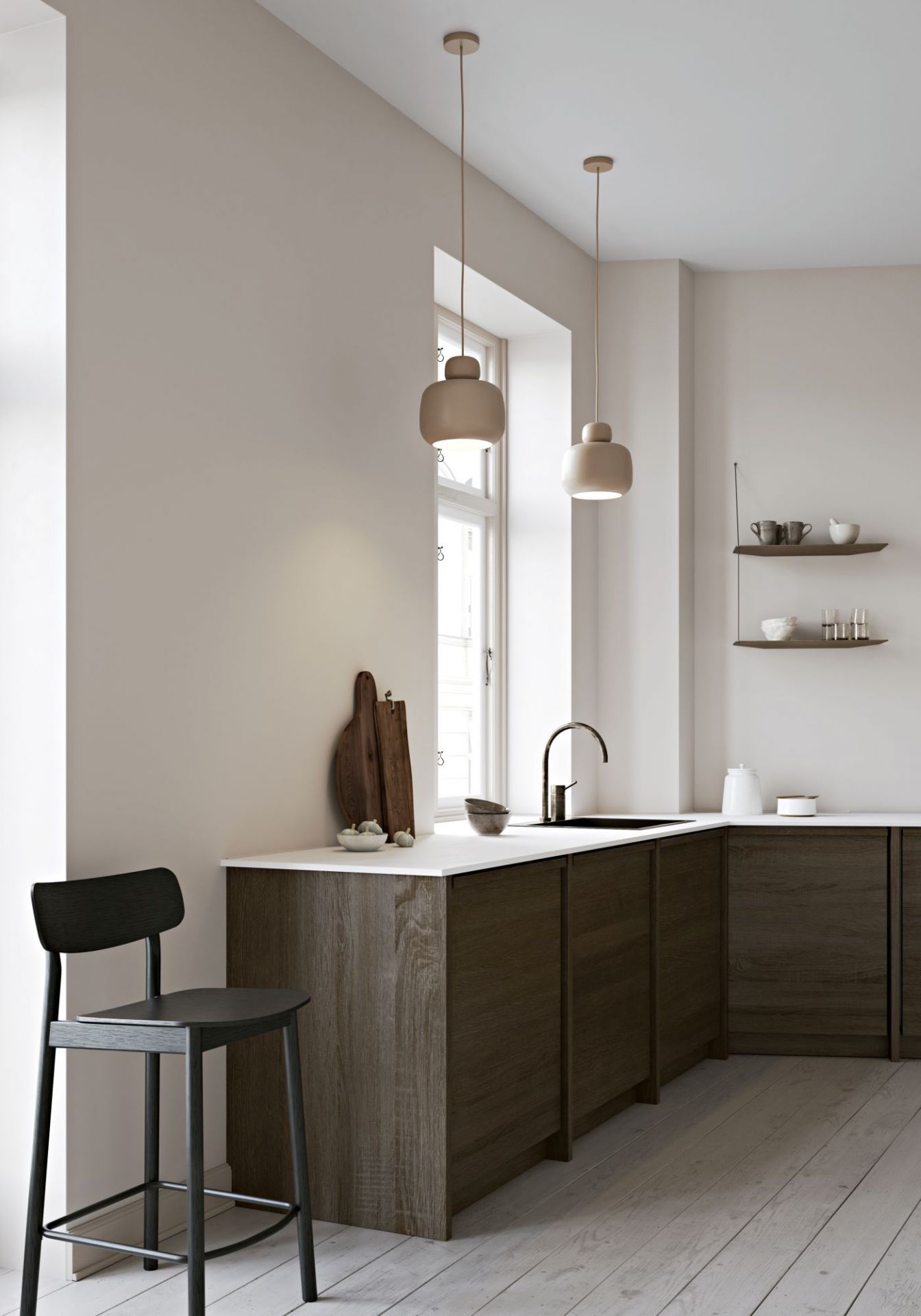 Moderne Küche mit Woud Stone Pendelleuchte in Beige über Spüle, minimalistisches Design.