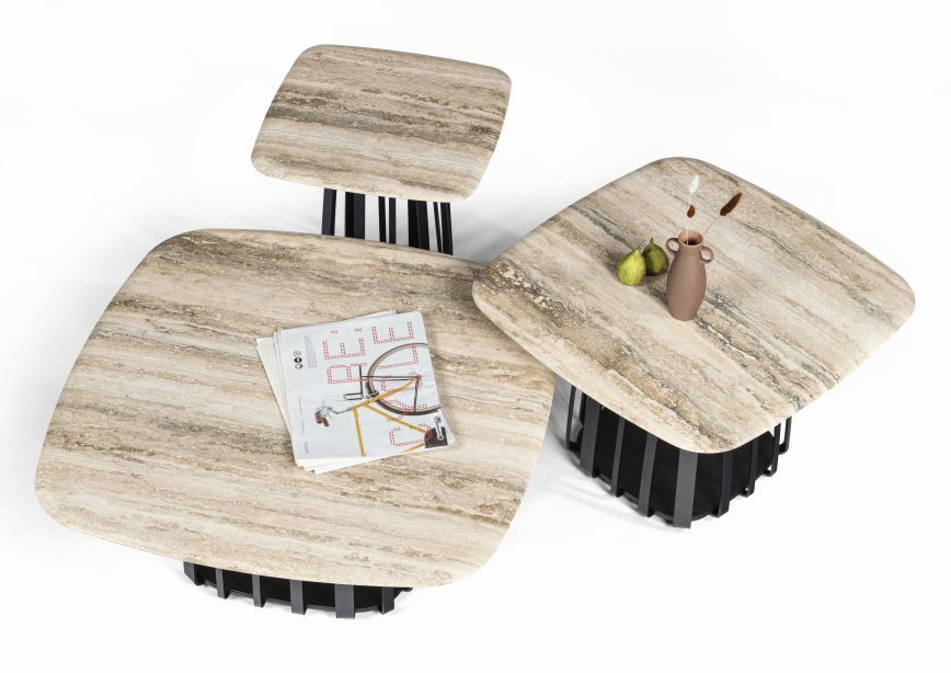 BC 09 Basket Beistelltisch von Janua, Outdoor Couchtisch aus Travatin Sriato Marmor.