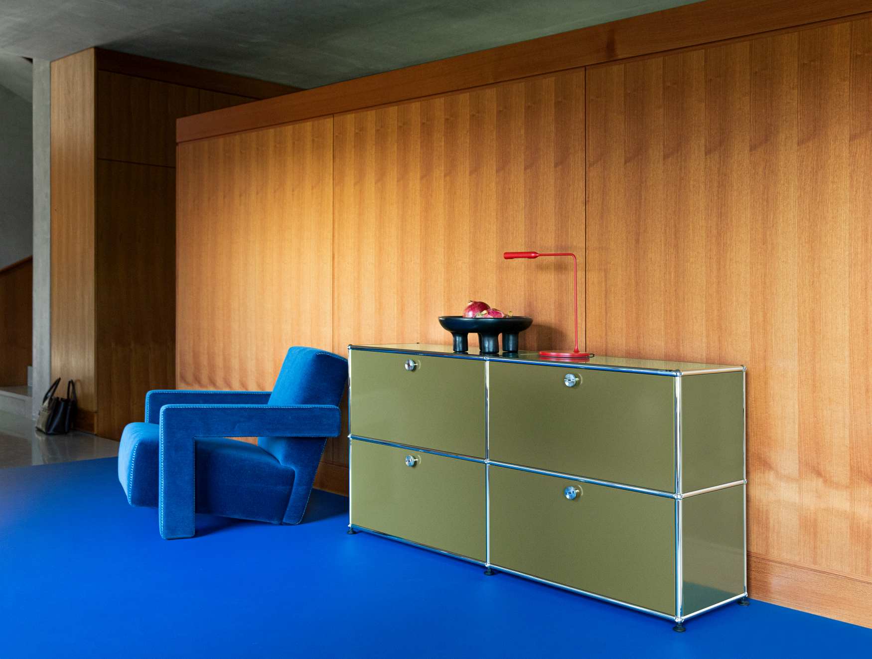 USM Haller Sideboard mit vier Klapptüren Olivgrün NEU STANDARDFARBE