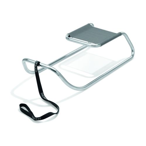 S 333 Thonet Schlitten, limitierte Edition: Moderner Stahlrohr-Freischwinger mit schwarzem Gurtband und Sitzfläche.