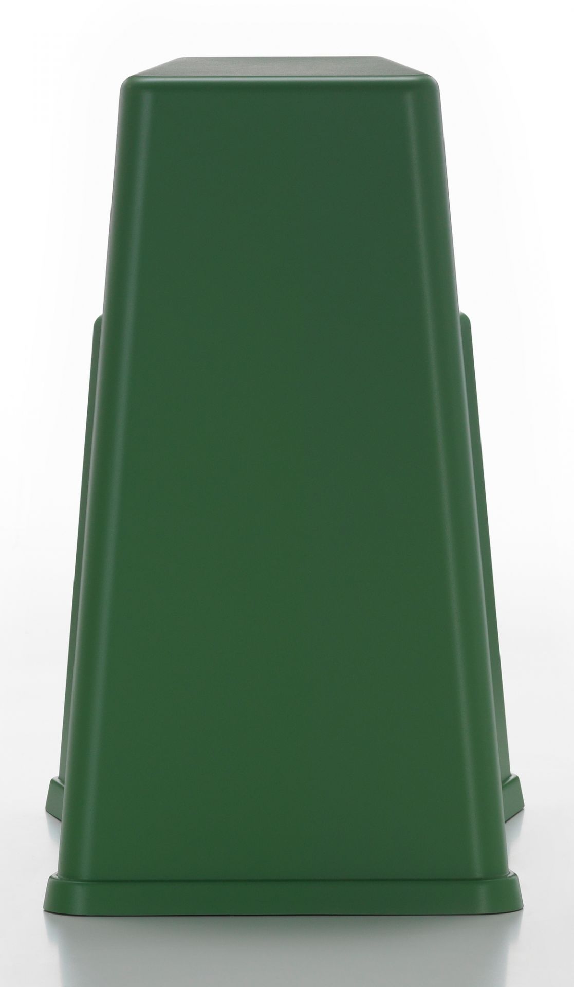 Vorderansicht des Stool Tool Stuhls von Vitra in industriegrün. Hocker und Sitzmöbel.