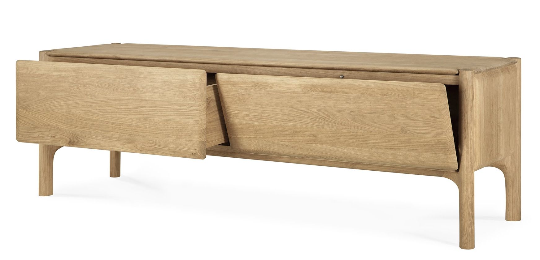 Ethnicraft PI TV Cupboard: Anrichte aus massivem Eichenholz mit zwei offenen Schranktüren.