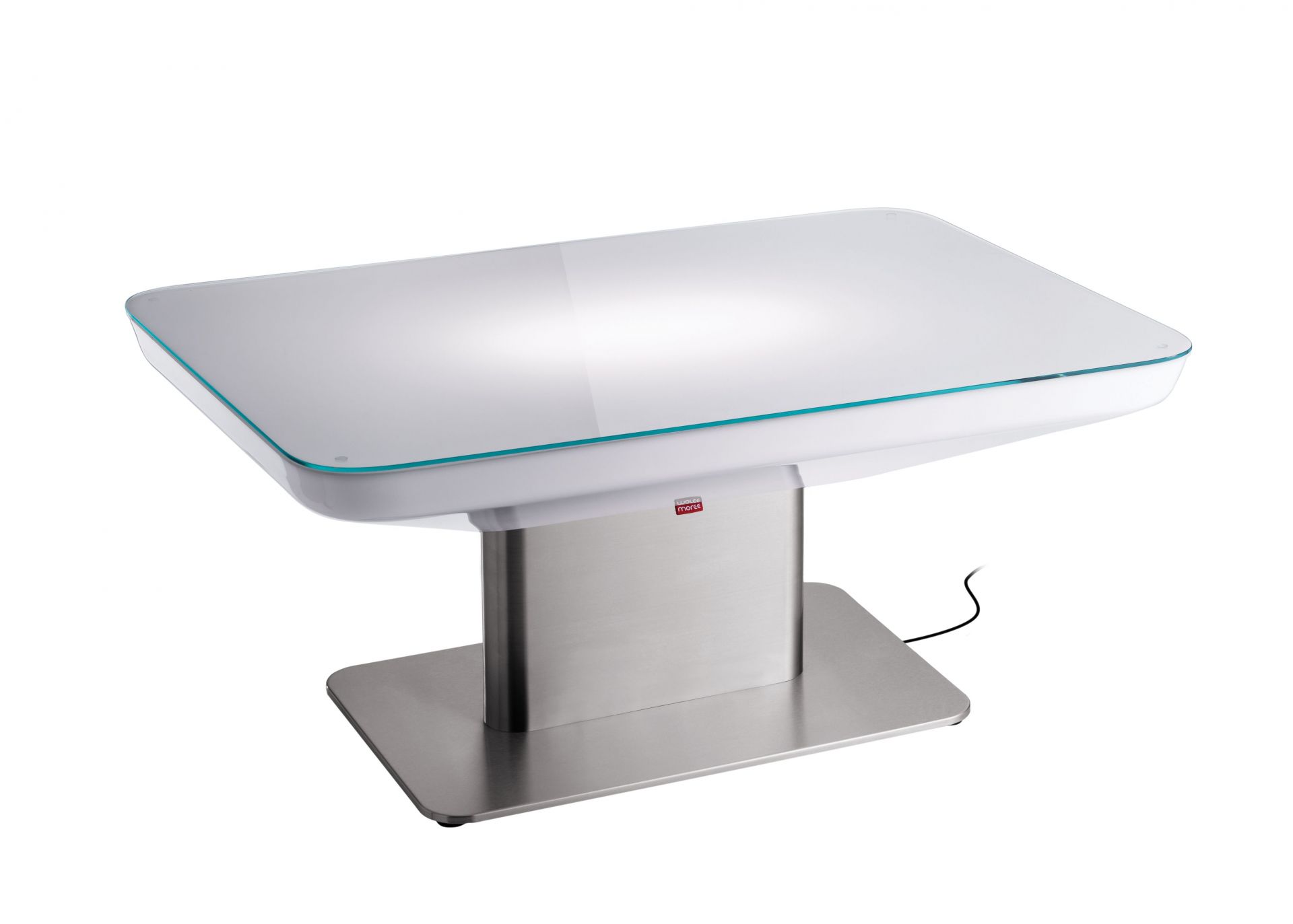 Studio 45 Outdoor Tisch von Moree mit Glasplatte und Edelstahlfuß auf weißem Hintergrund.