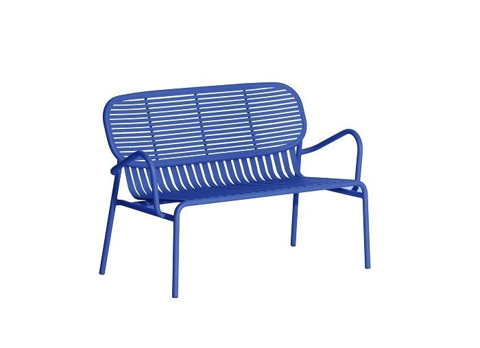 Week-End Sofa von Petite Friture, blaue 2-Sitzer Gartenbank aus Metall mit Armlehnen.
