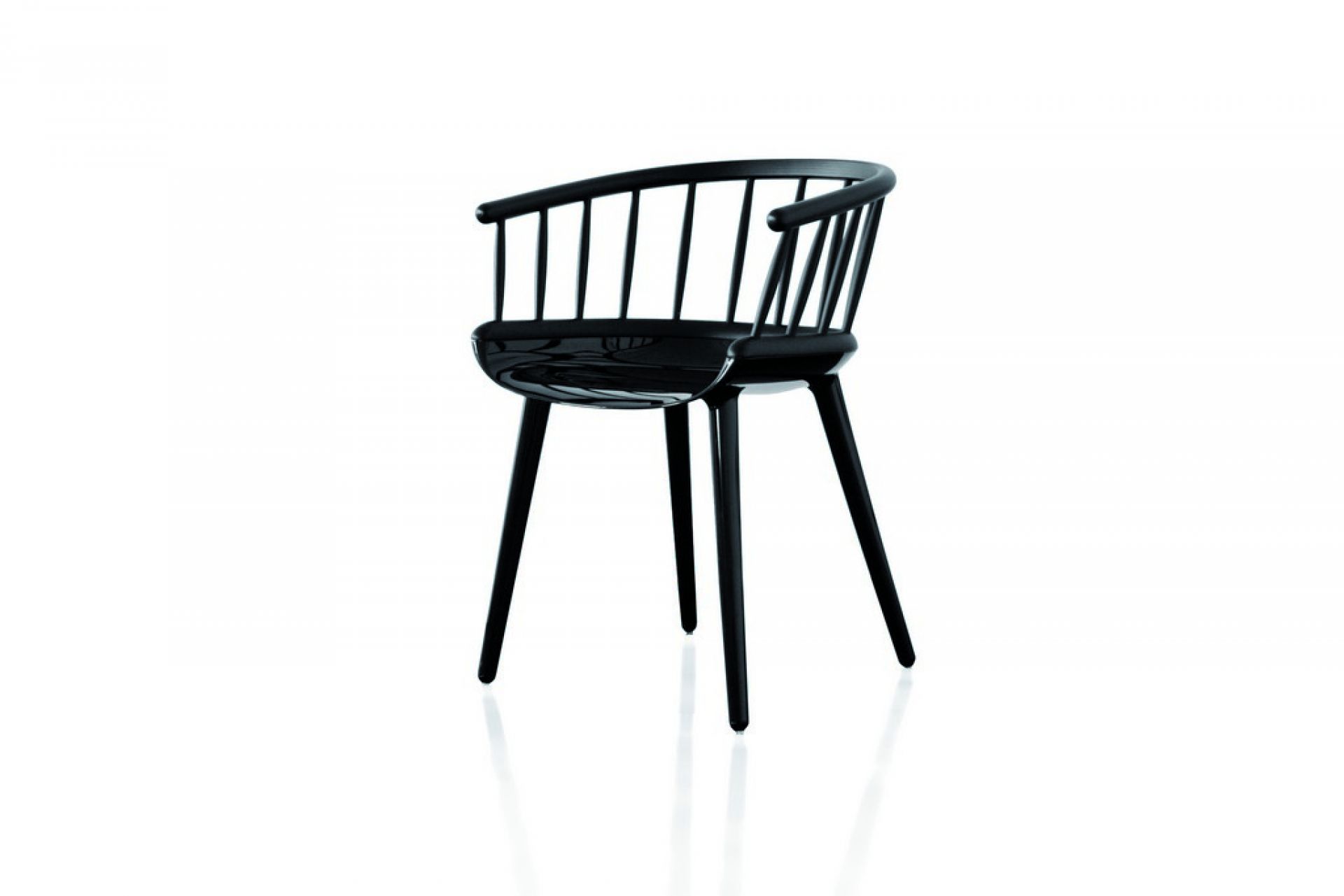 Schwarzer Cyborg Sessel von Magis mit Rückenlehne und vier Beinen, modernes Möbeldesign.