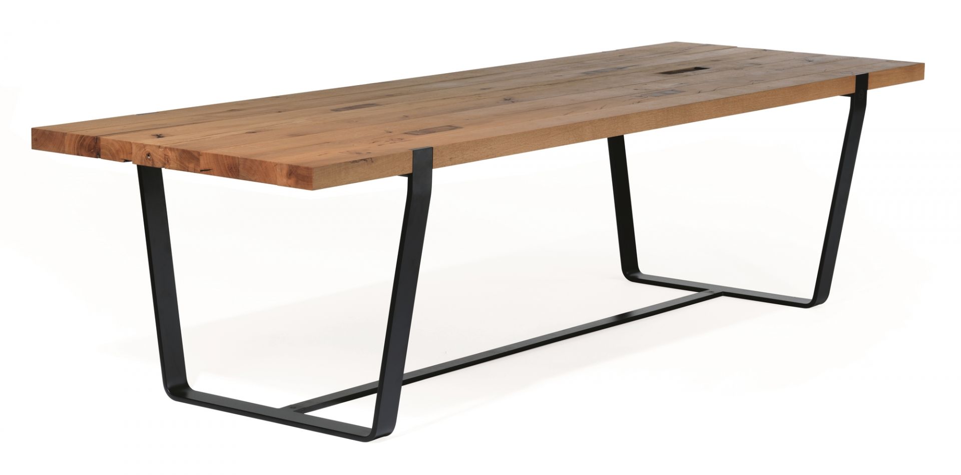 BB 11 Clamp Tisch von Janua: Eichenholztisch geölt mit schwarzem Metallgestell für Esszimmer und Büro.