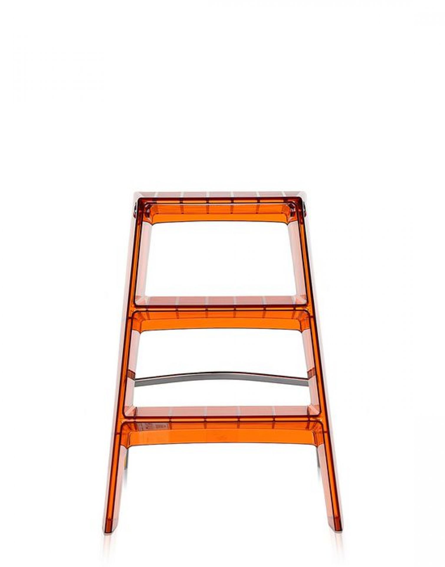 Orangefarbene Kartell Upper Klappleiter aus transparentem Kunststoff, Frontansicht auf weißem Hintergrund.