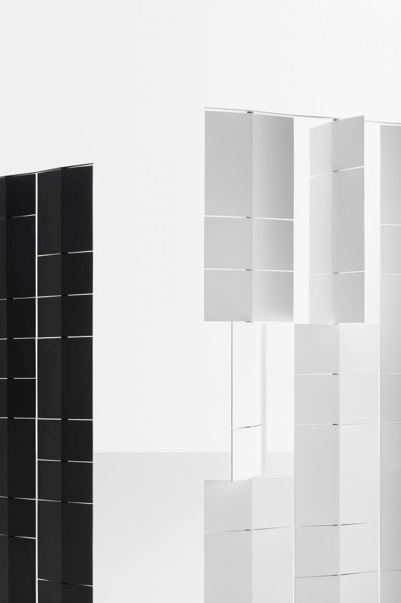 Divide It Raumteiler von MDF Italia: Schwarze und weiße Module als flexibler Raumtrenner.