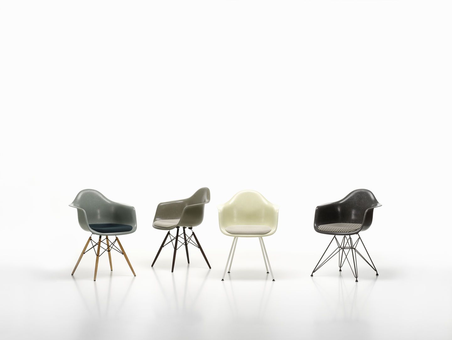 Eames Plastic Arm Chair DAX mit Sitzpolster Vitra
