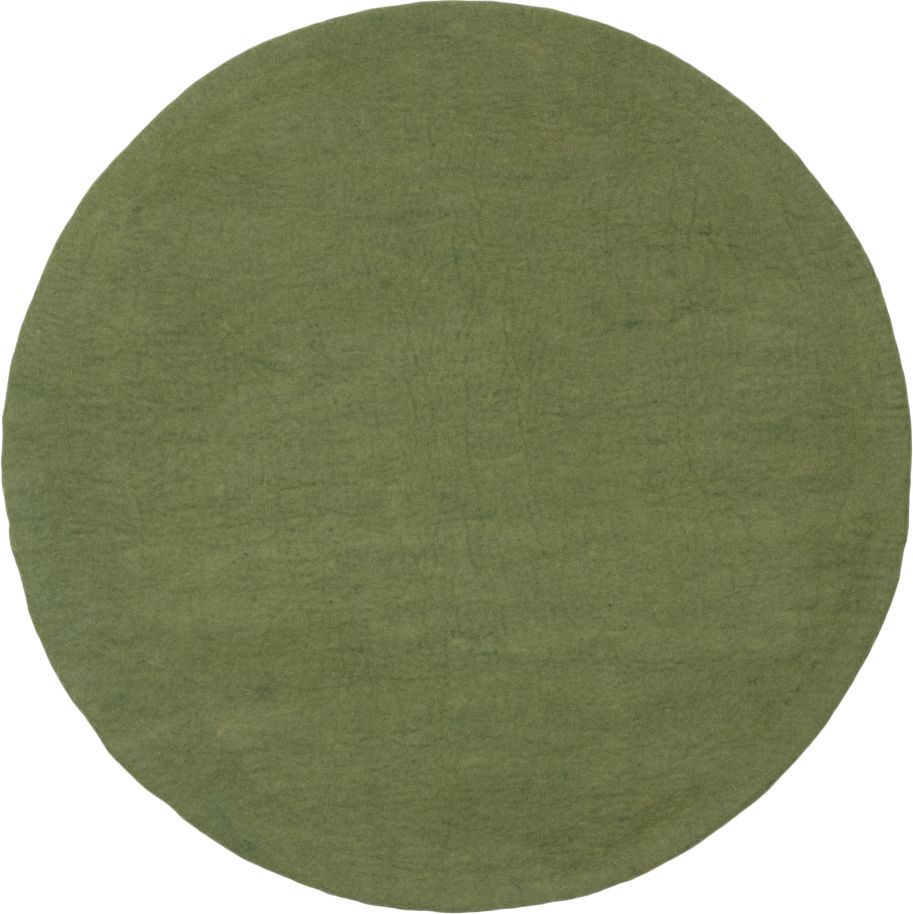Grüner, runder Filzteppich (Ø 160 cm) von myfelt, ideal als Bodenbelag und Dekoration.