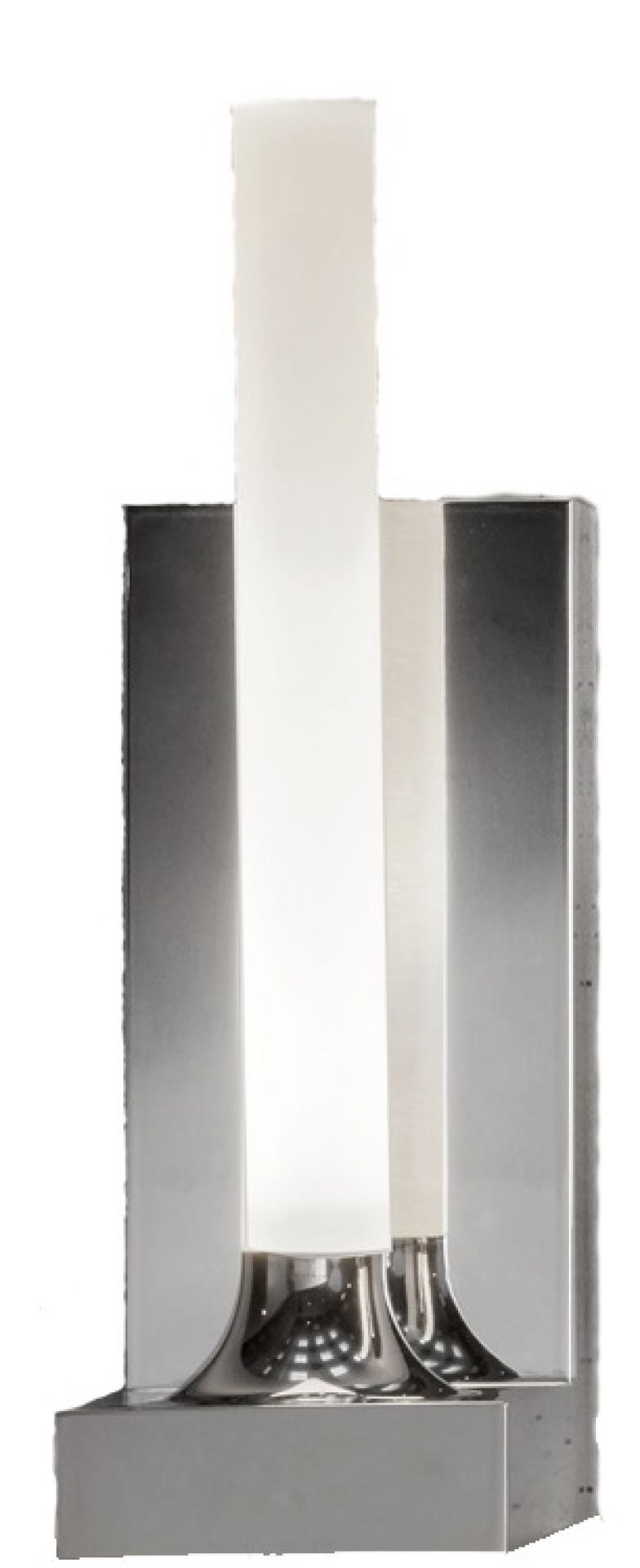 Goodnight Wandleuchte von Kartell: Moderne Wandlampe mit weißem Lichtelement und Chrom-Details.