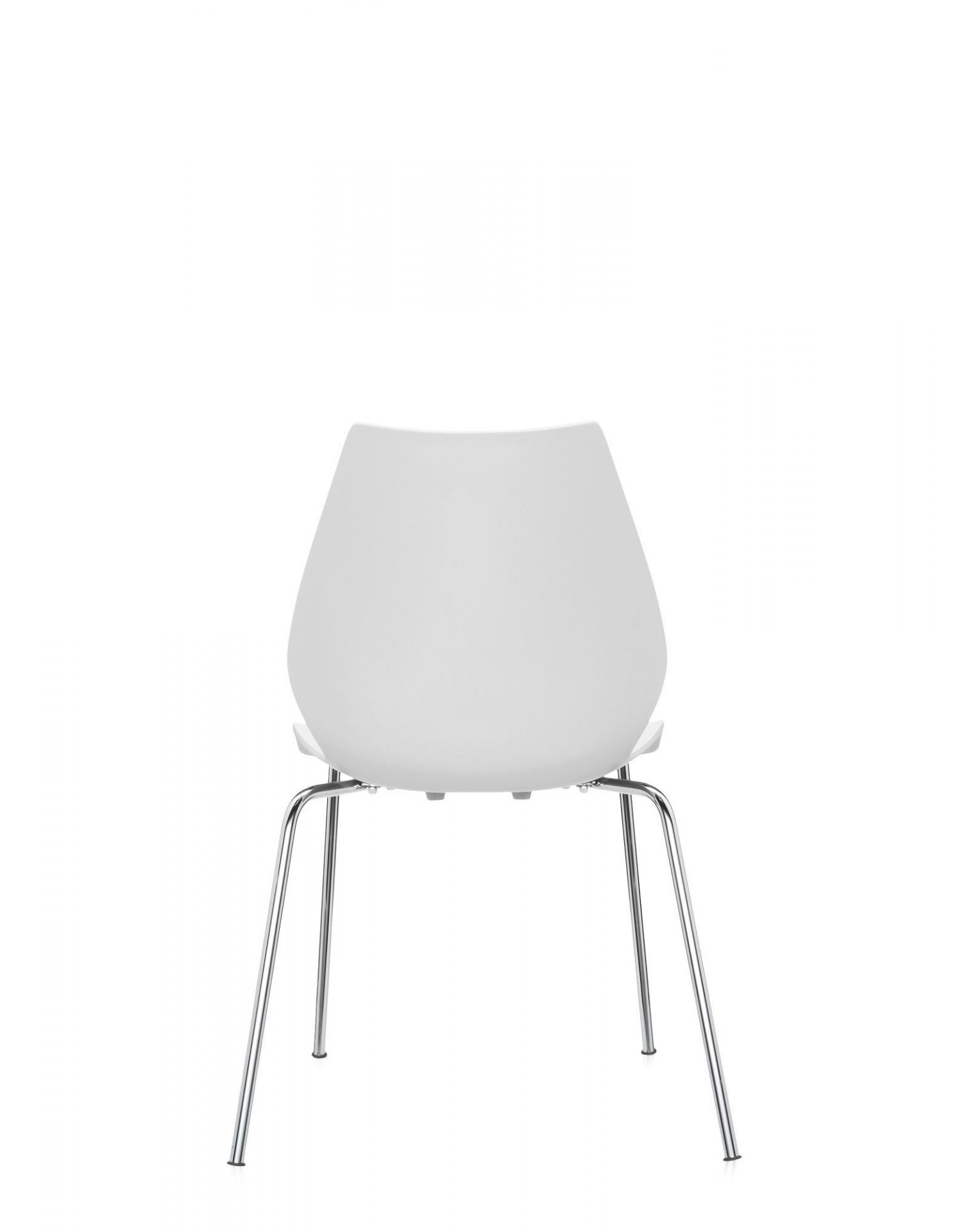 Rückansicht des weißen Maui Stuhls ohne Armlehne von Kartell mit verchromtem Stahlgestell.