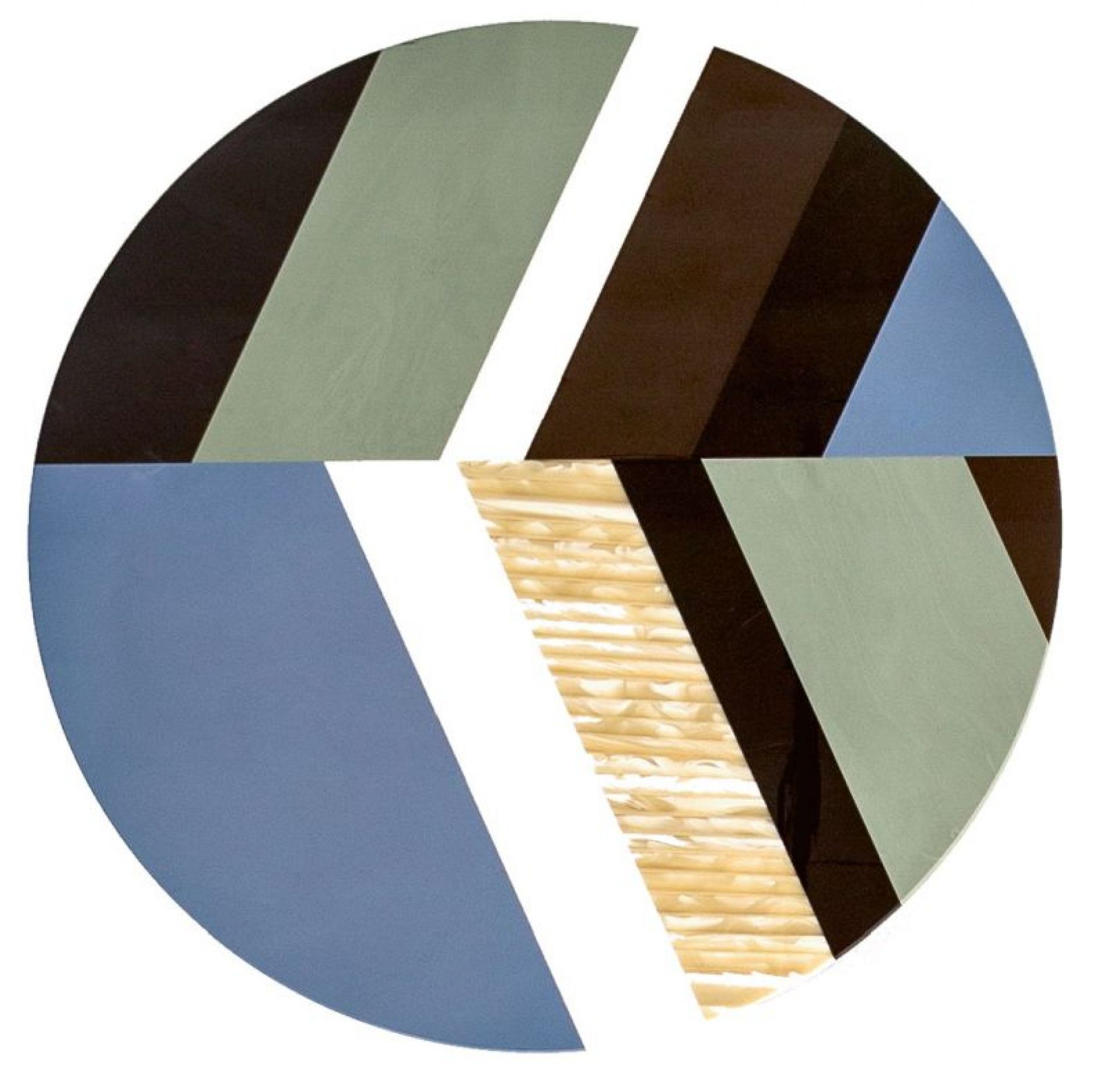 Detailaufnahme des runden Fishbone Tisches von Moroso in Blau mit geometrischen Mustern.