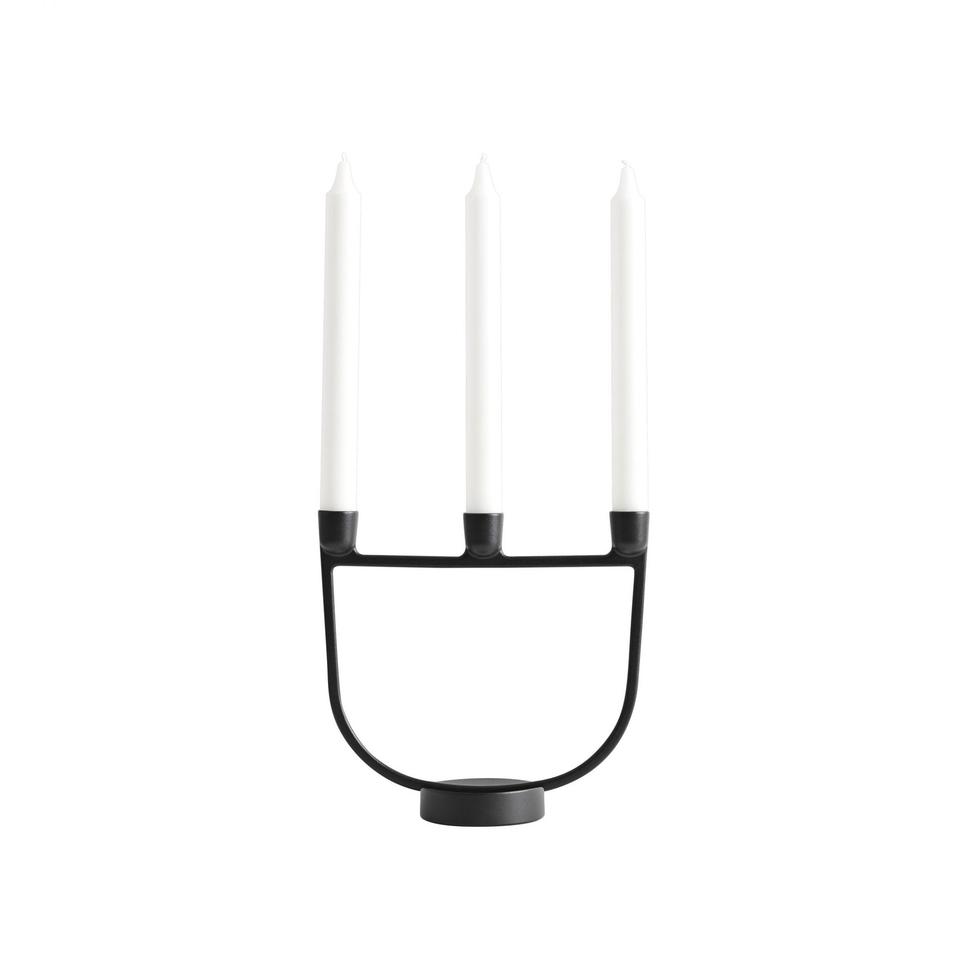 Schwarzer Muuto Open Candelabra Kerzenhalter für drei Kerzen, modernes Design, Wohnaccessoire.