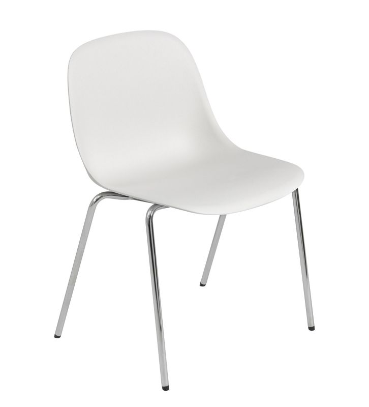 Weißer Fiber Chair Stuhl von Muuto mit verchromtem A-Gestell, moderner Designstuhl für Esszimmer und Büro.