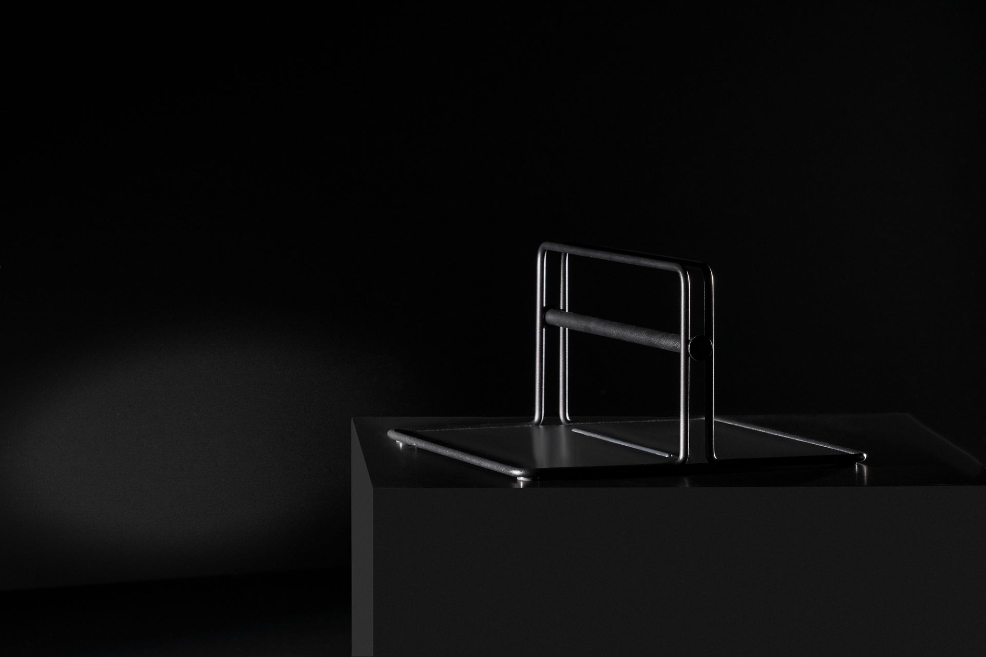 Edelstahl Serviettenhalter "Singles" von Zone Denmark, minimalistisches Design für Tischdekoration.