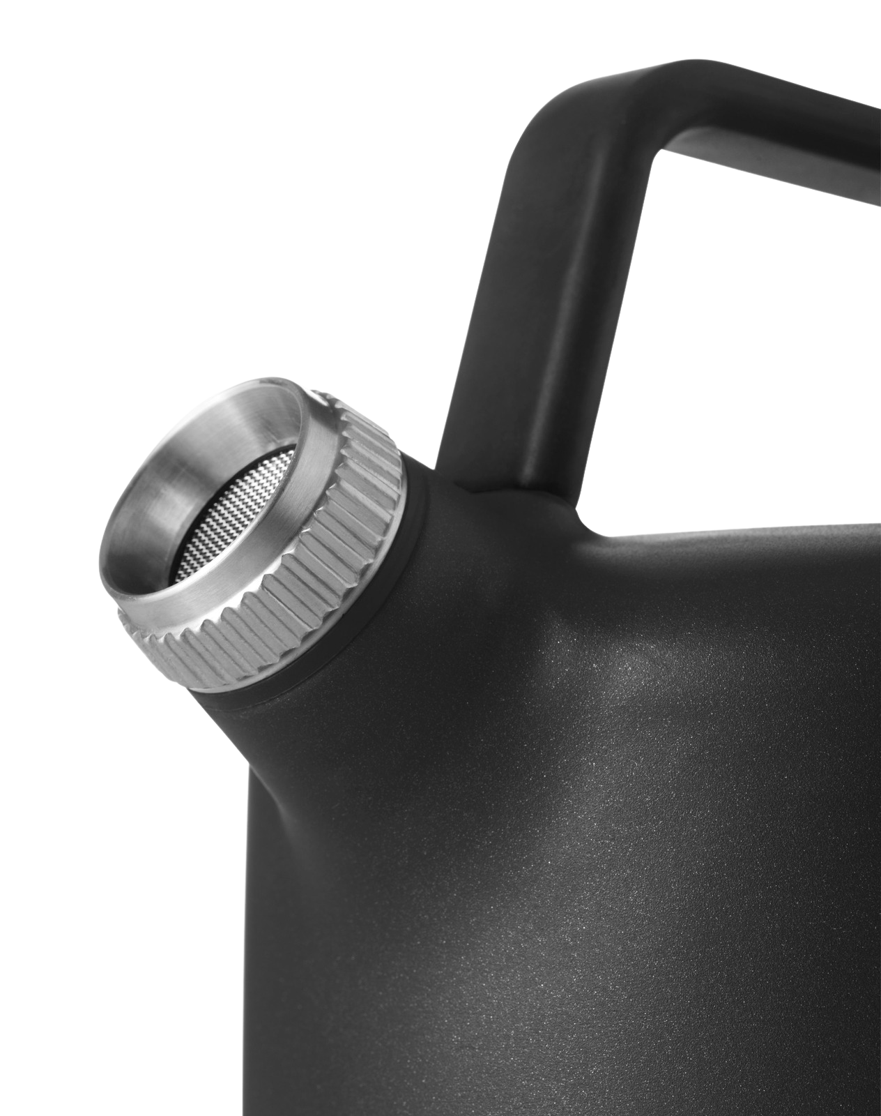 Detailaufnahme des Ausgusses und Griffs vom schwarzen Vipp Wasserkocher mit Kalkfilter.