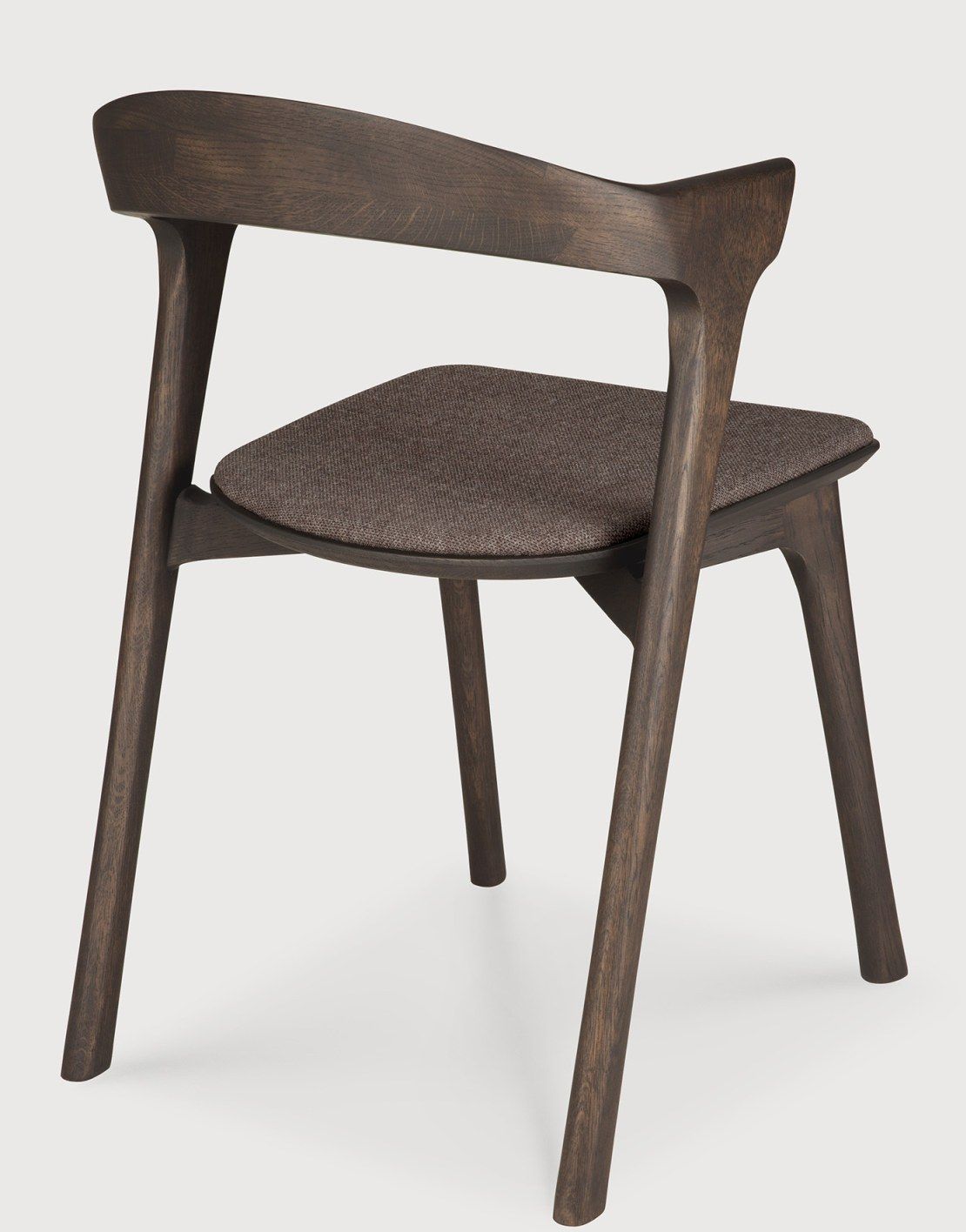 Bok Stuhl aus brauner Eiche mit warm braunem Stoffbezug von Ethnicraft.