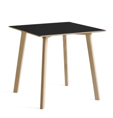 Schwarzer CPH Deux Tisch von Hay mit quadratischer Tischplatte und hellen Holzbeinen. Moderner Esstisch.