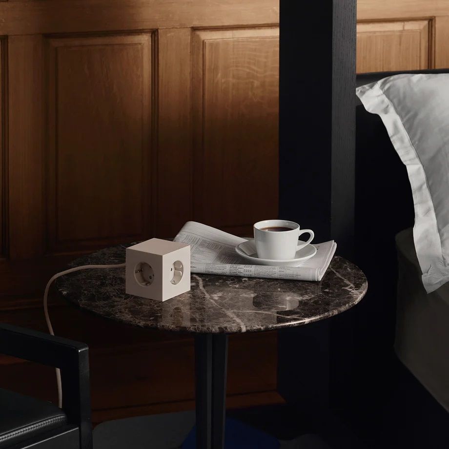 Square 1 - Avolt Steckdosenwürfel mit USB C dfp Design Sand