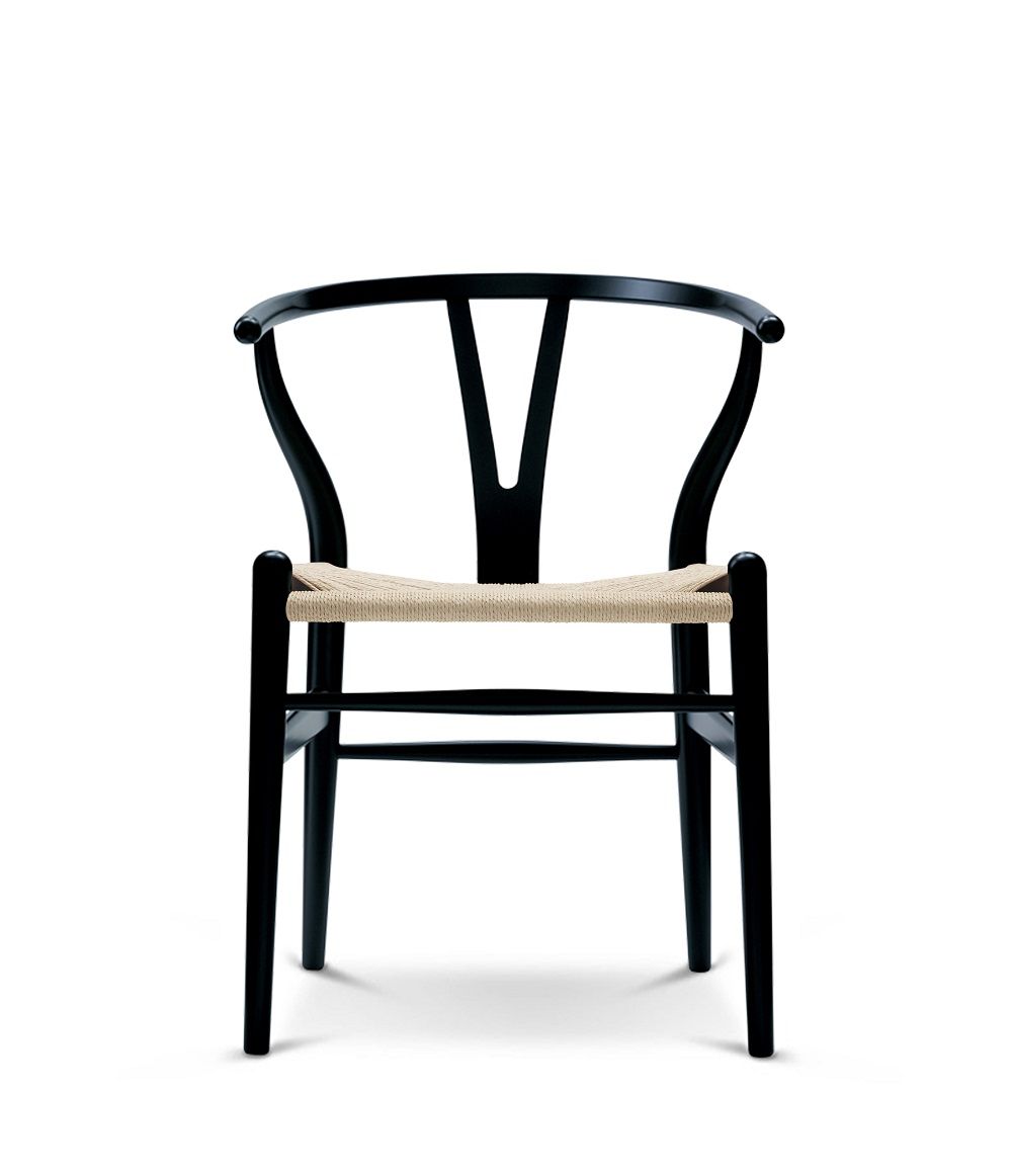 Schwarzer CH24 Wishbone Chair Stuhl von Carl Hansen & Søn mit heller Sitzfläche.