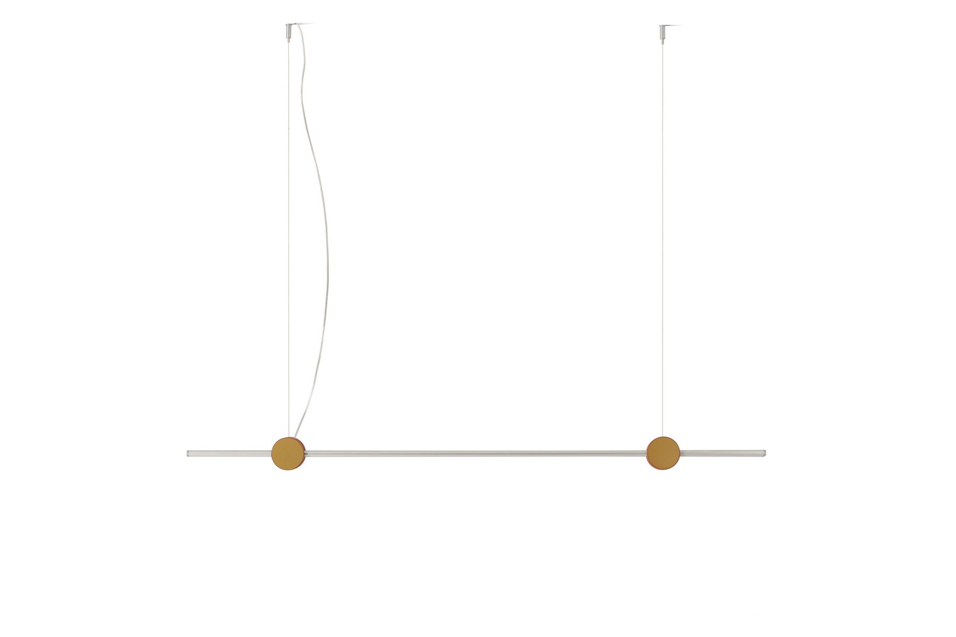 Eitie Line Hängeleuchte von Cassina, moderne Pendelleuchte mit goldenen Akzenten und minimalistischem Design.