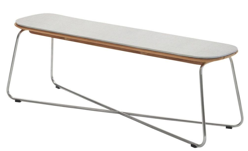 Lilium Bank von Skagerak by Fritz Hansen mit grauem Sitzkissen für den Outdoor-Bereich.