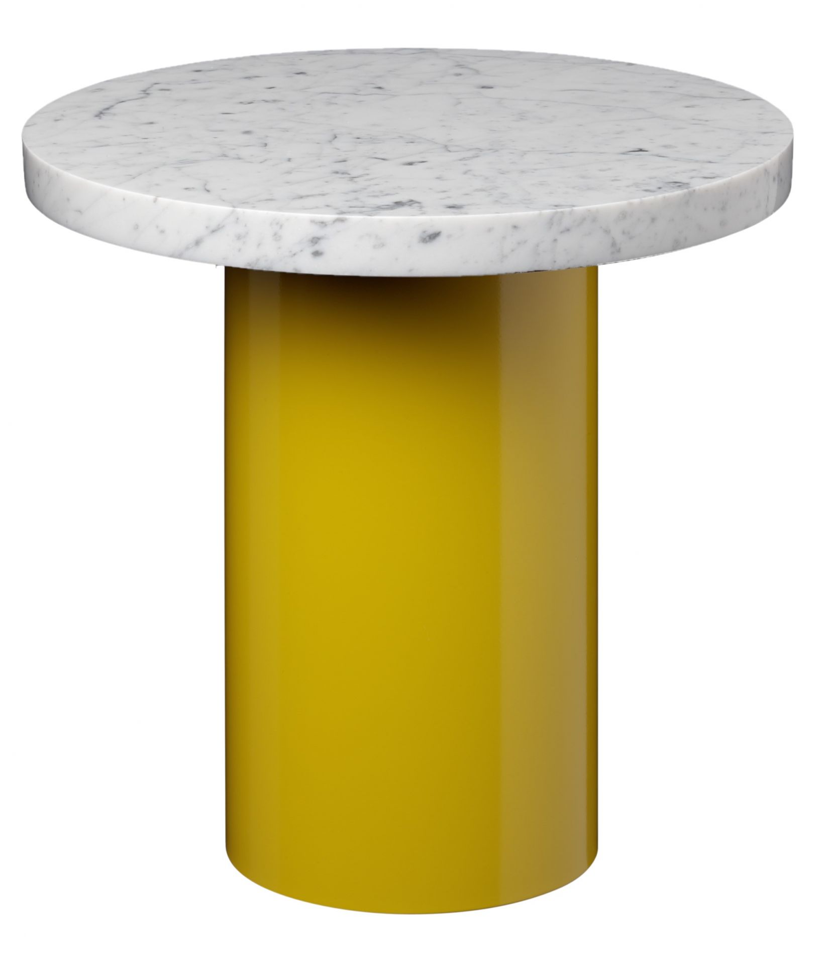 Enoki Beistelltisch mit runder Marmorplatte und gelbem, zylindrischem Fuß. Moderner Tisch für Wohnzimmer.