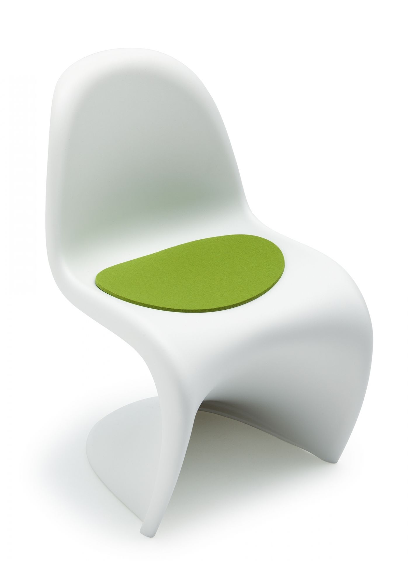 Weißer Panton Chair mit grüner Filz Sitzauflage von Hey Sign. Bequeme Sitzgelegenheit für modernes Wohnen.