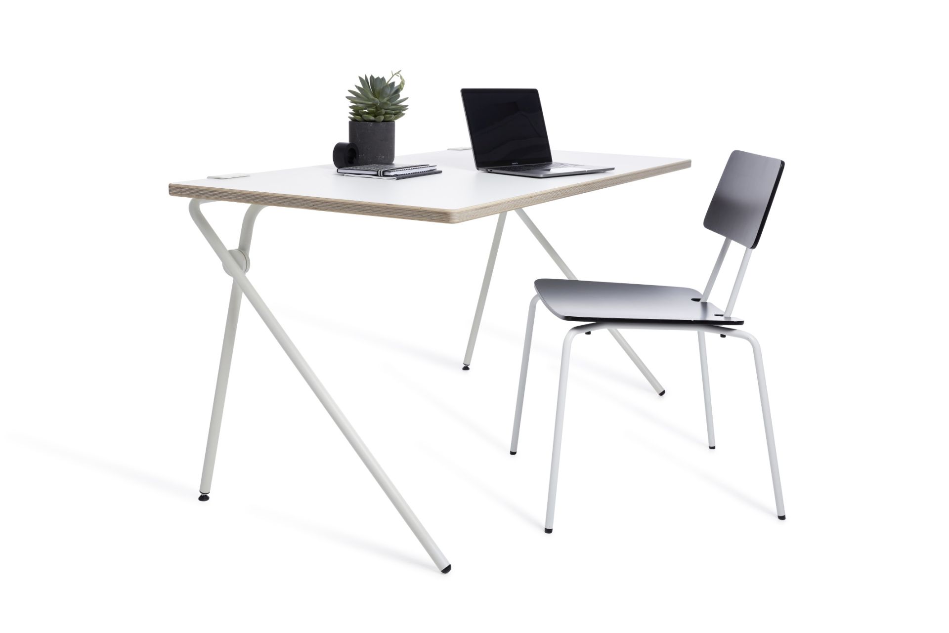 Plato Schreibtisch von Müller Möbelwerkstätten in Schwarz-Weiß mit Laptop und Stuhl. Klappbarer Sekretär für Büro und Zuhause.