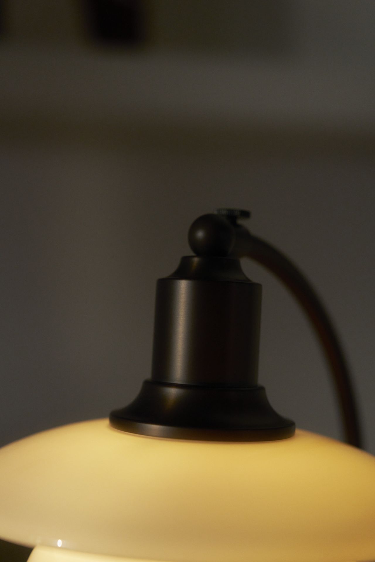 PH 2/2 Luna Aged Brass Opal Tischleuchte Louis Poulsen