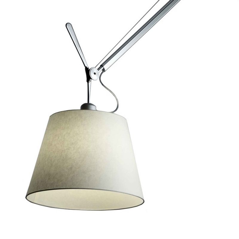 Artemide Tolomeo Mega LED Stehleuchte mit grauem Lampenschirm und verstellbarem Arm.