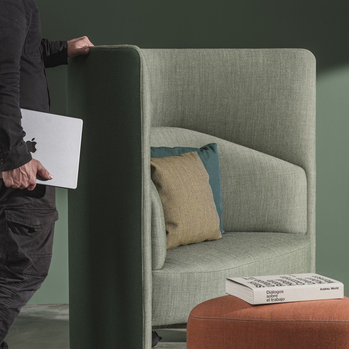 In Out Office BU2250 / BU2251 Loungesessel mit Panel Andreu World