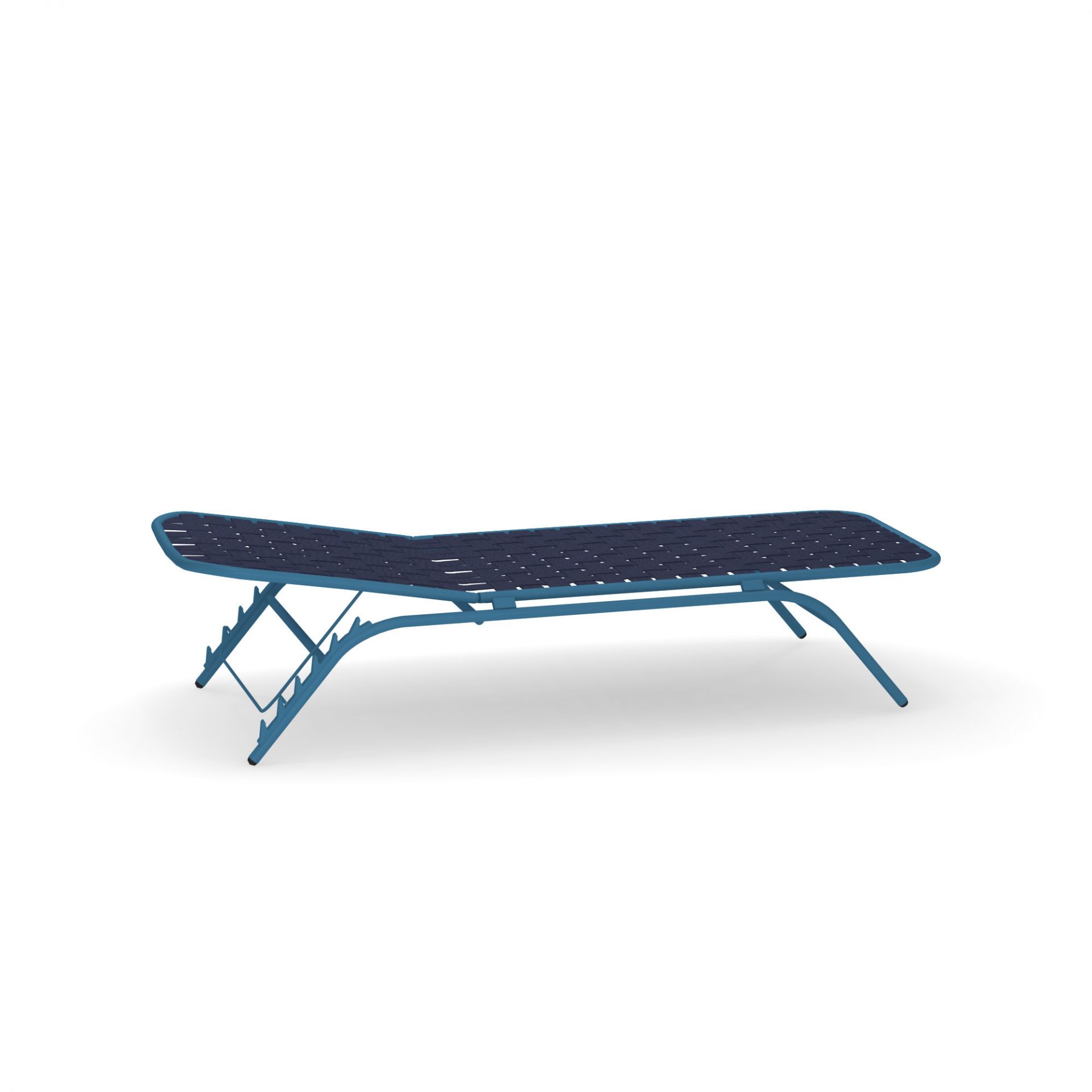 Yard Liege von emu, blaue Outdoor Sonnenliege aus Metall mit geflochtener Sitzfläche für Garten und Terrasse.