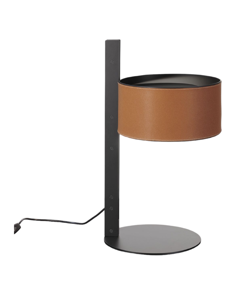 Oluce Parallel Tischleuchte: Moderne Lampe mit braunem Lampenschirm und schwarzem Metallfuß.