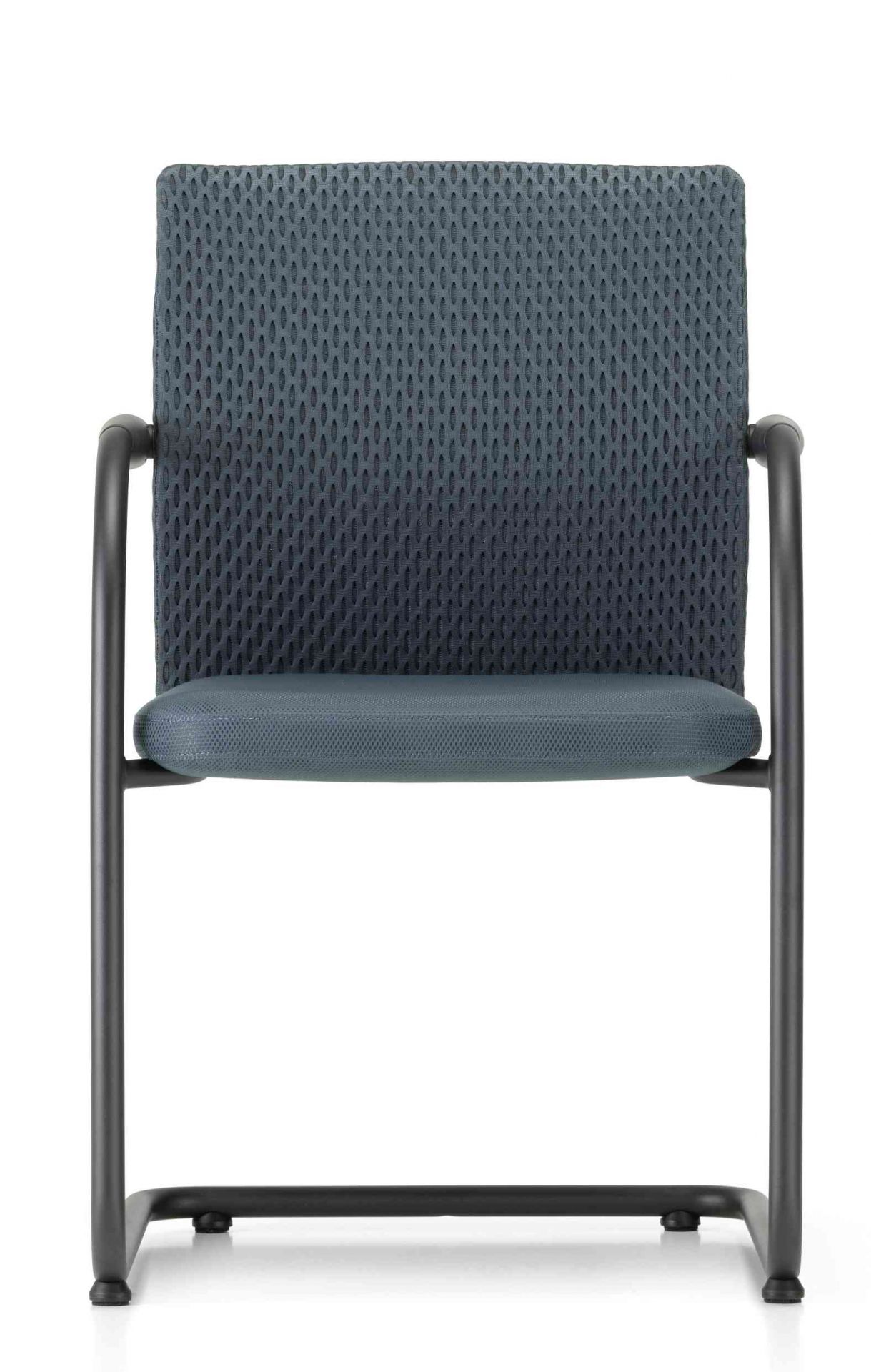 Vitra ID Visitor Mesh Freischwinger in Grau, Ansicht von vorne, Bürostuhl mit atmungsaktivem Netzgewebe.