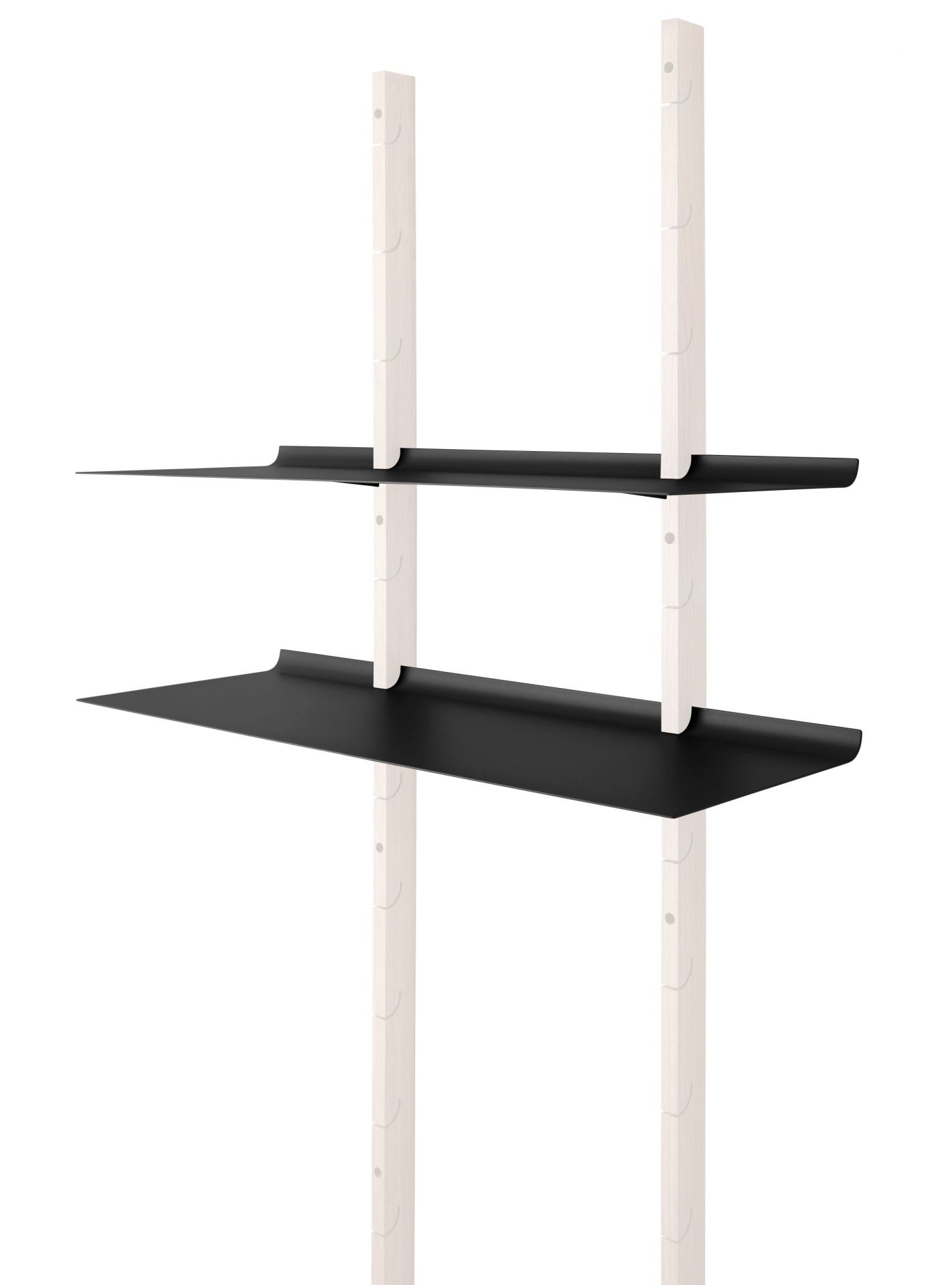 Zwei schwarze Smile Regal Einlegeböden von Eva Solo, Tiefe 30 cm, mit hellem Holzgestell.