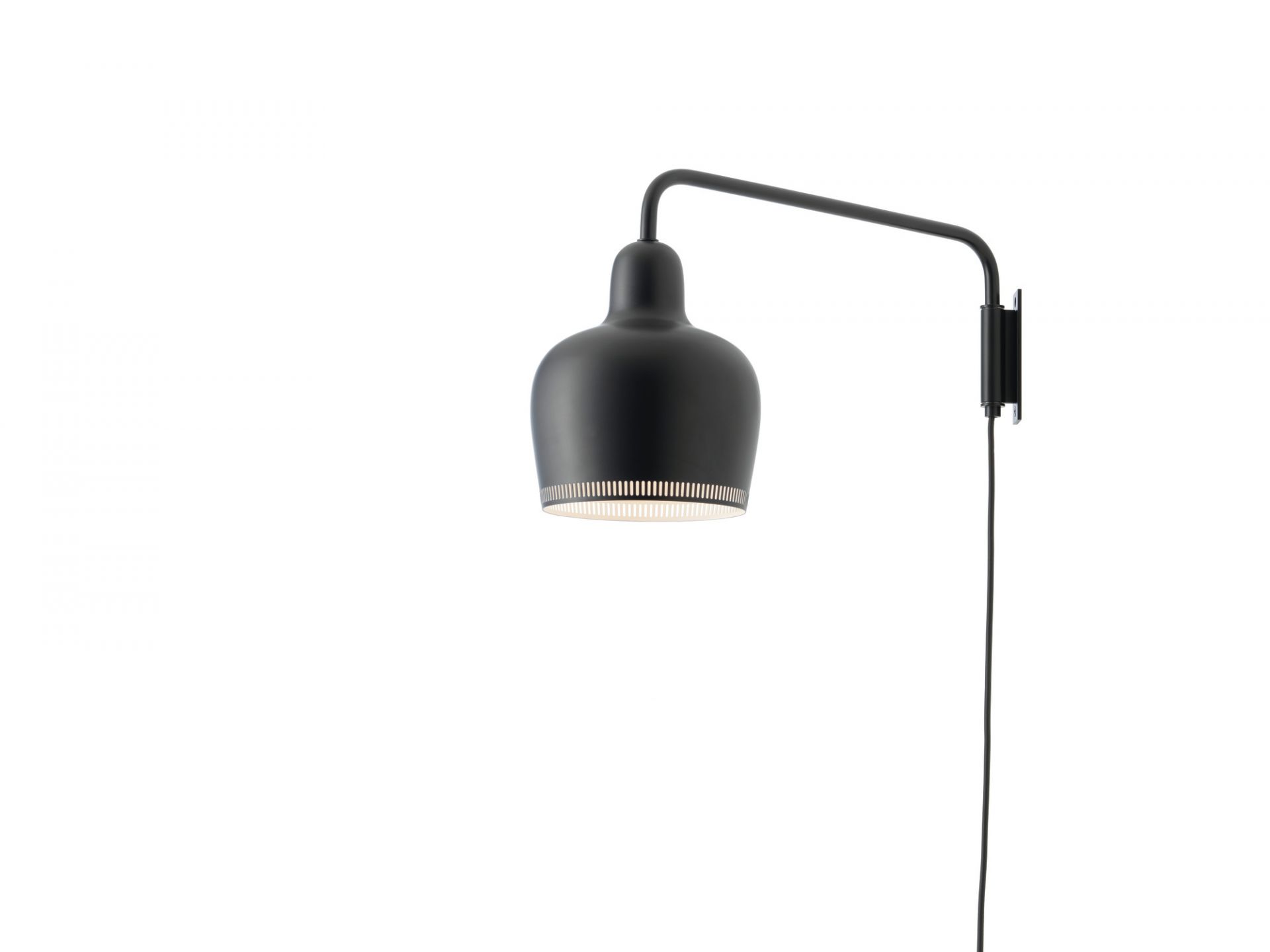 Schwarze Artek A330S Golden Bell Wandleuchte mit Arm und Kabelführung vor weißem Hintergrund.