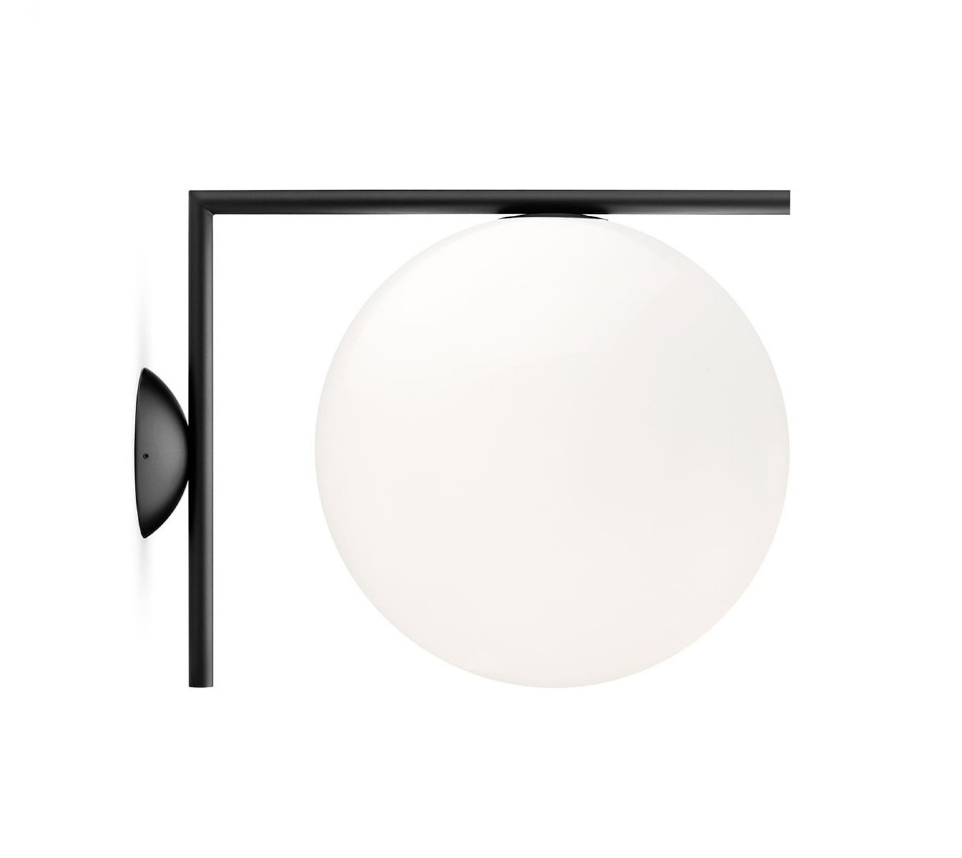 IC Lights Wandleuchte von Flos: Moderne Wandlampe mit schwarzem Rahmen und weißem Glasball.