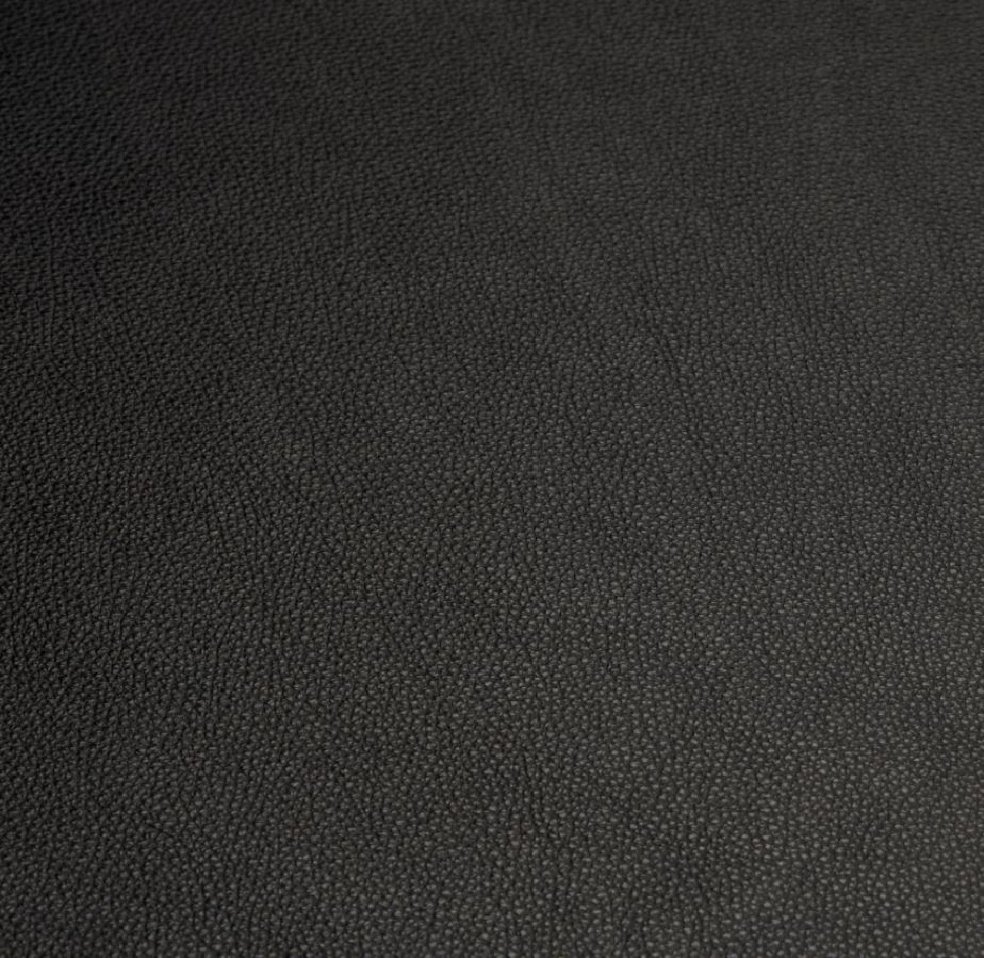 Detailaufnahme der graphitschwarzen Lederauflage für USM Beistelltisch, hochwertiges Leder "Leather on Top".