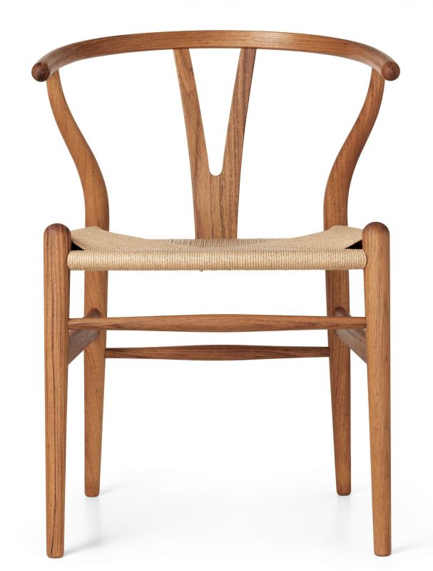 CH24 Wishbone Chair von Carl Hansen & Søn aus Teakholz mit geflochtener Sitzfläche.