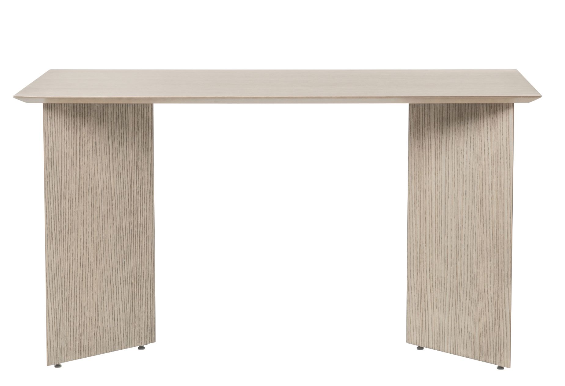 Ferm Living Mingle Table: Heller Holztisch mit gerader Tischplatte und zwei breiten Tischbeinen.