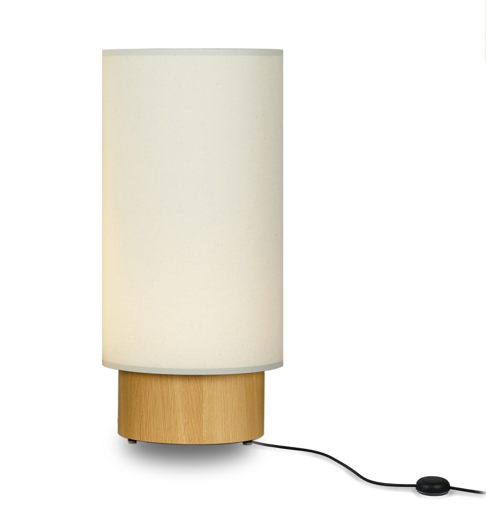 Hiro Stehleuchte/Tischleuchte von Maigrau: Moderne Lampe mit hellem Schirm und Holzfuß für Wohnraumbeleuchtung.
