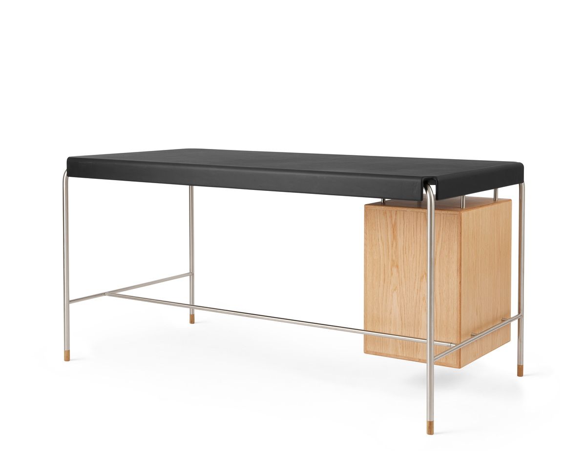 AJ52 Society Table von Carl Hansen & Søn: Arbeitstisch aus geölter Eiche mit schwarzer Tischplatte.