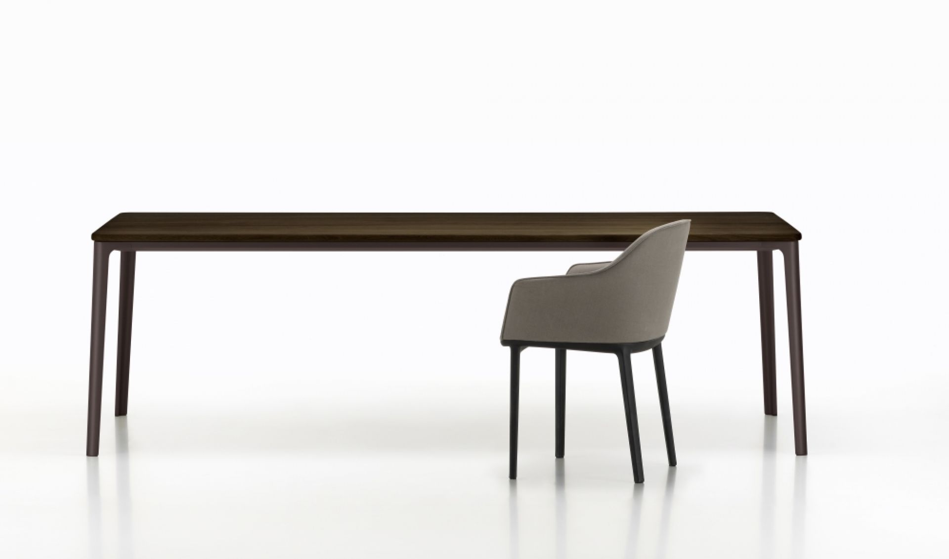 Vitra Esstisch Plate Dining Table mit Stuhl, Holzplatte und Metallbeinen auf weißem Hintergrund.