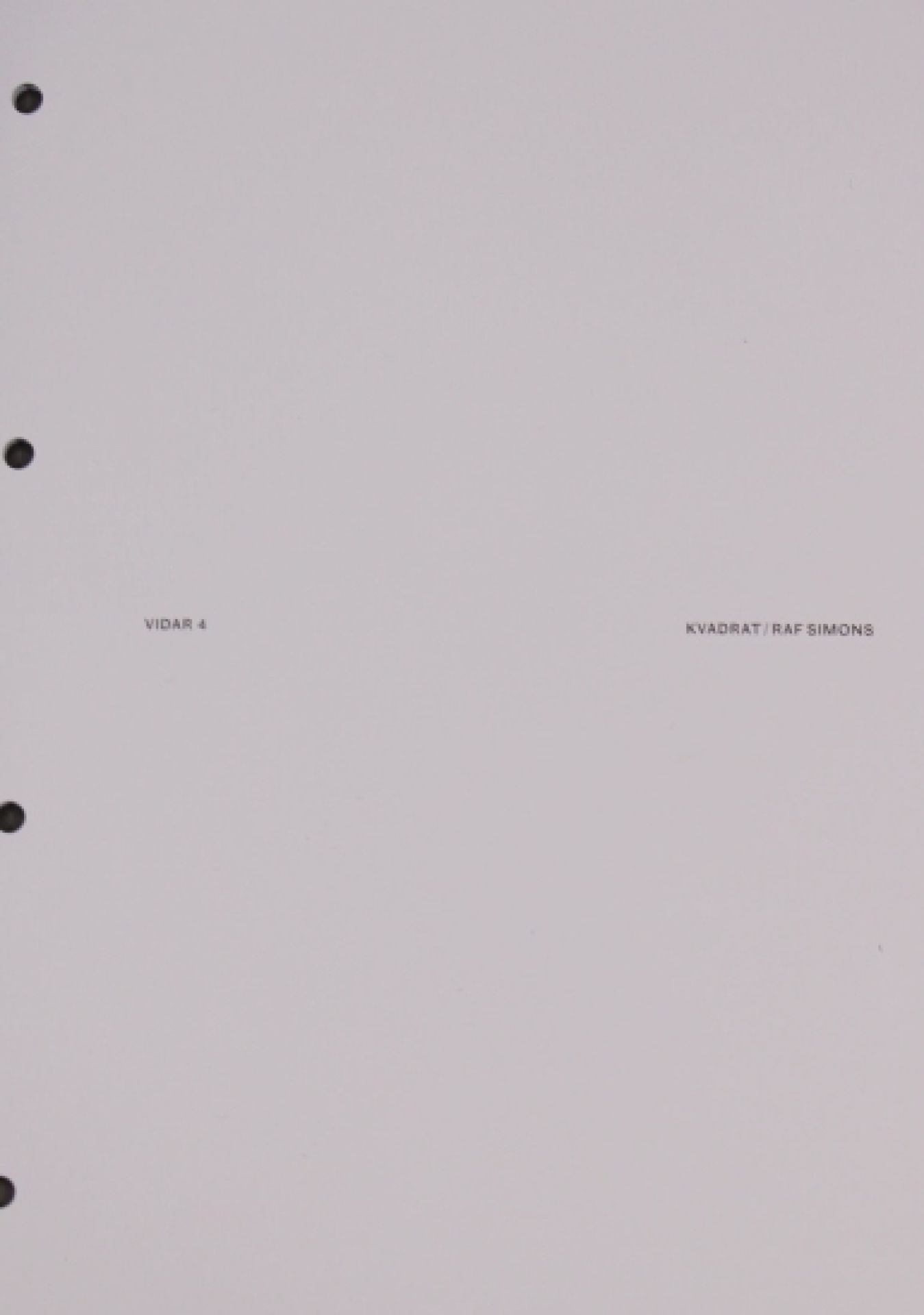 Stoffmuster Vidar 4 von Kvadrat: Nahaufnahme eines hellen Stoffmusters für Möbel und Polster.