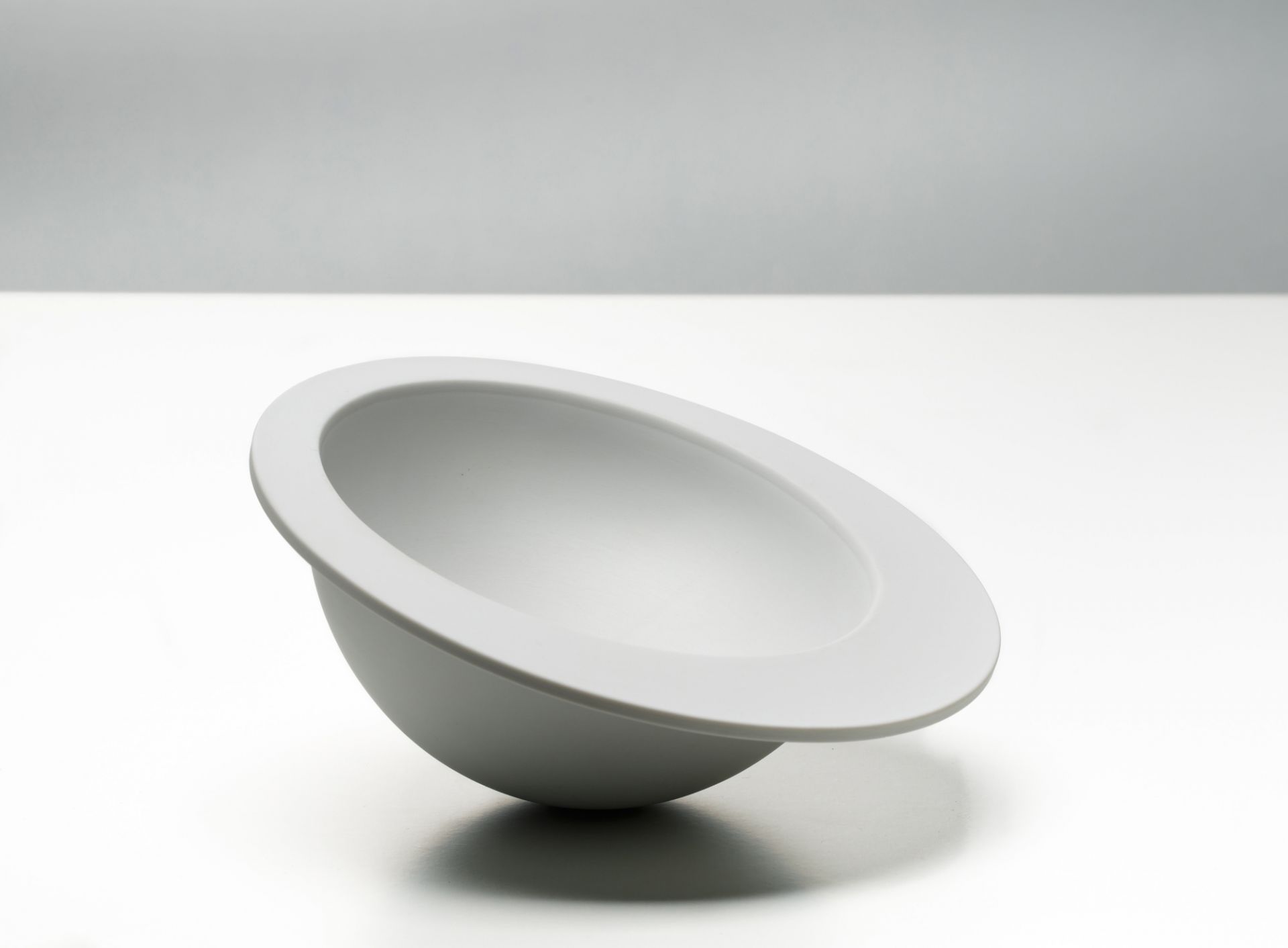 Weiße Pivot Schale, 16 cm Durchmesser, Favius Kollektion, moderne Keramikschale für Obst oder Deko.