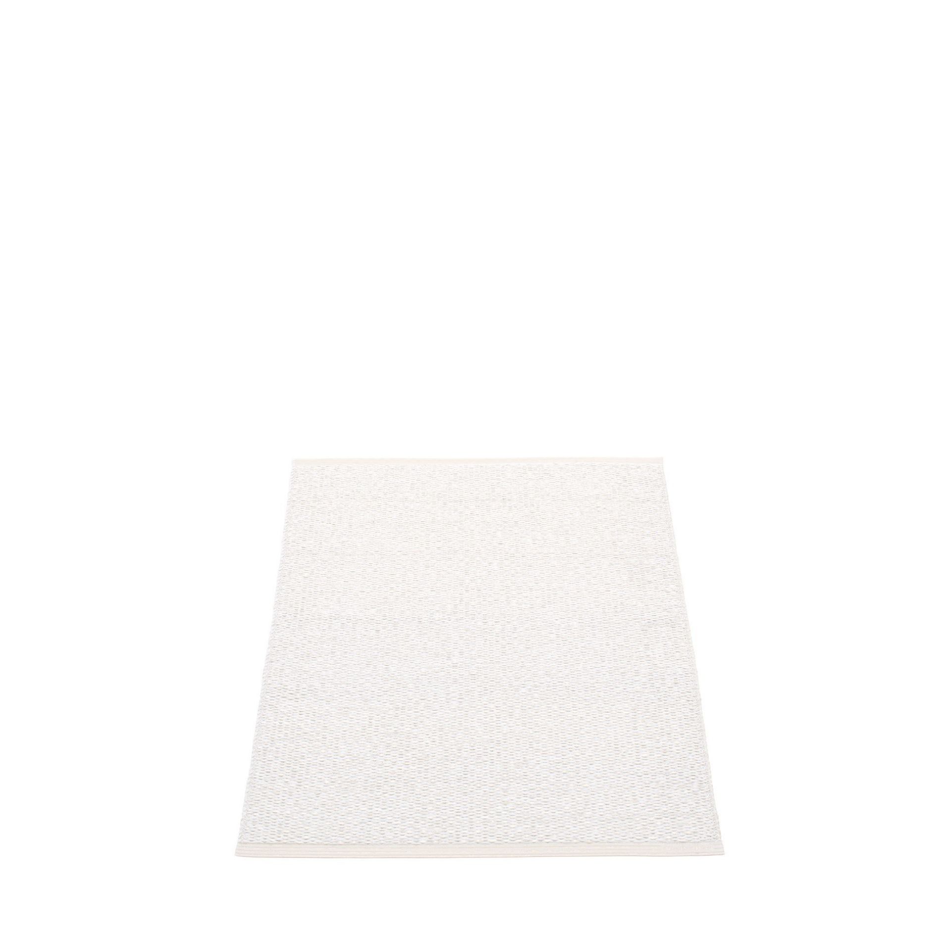 Weißer Svea Kunststoffteppich von Pappelina, 70x90 cm, ideal für Küche und Bad.