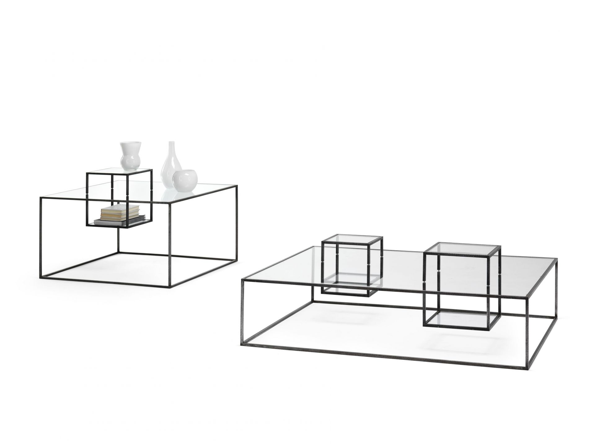 Illusioni Kaffeetisch von Mogg, 130cm, mit Glasplatte und schwarzem Metallgestell. Moderner Couchtisch.